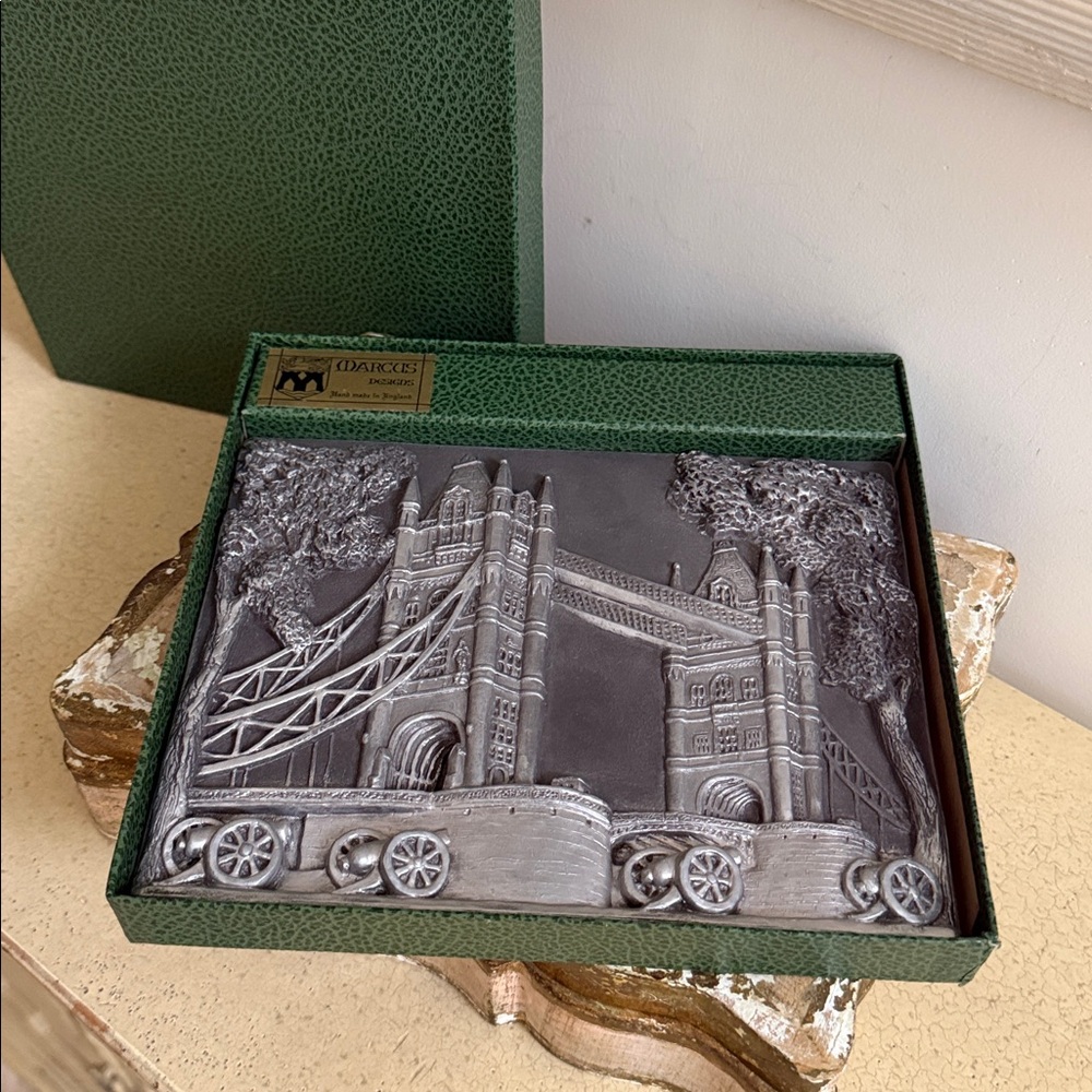 MARCUS DESIGNS London Tower Bridge Handmade in England Wall Relief - Picture 11 of 12